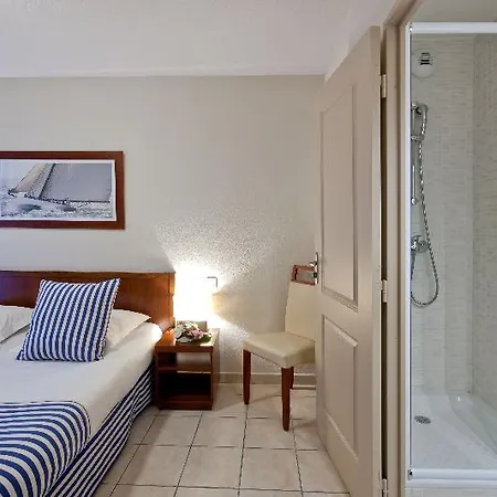 מלון דירות Goelia Riviera 4*